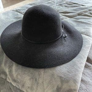 Black floppy hat